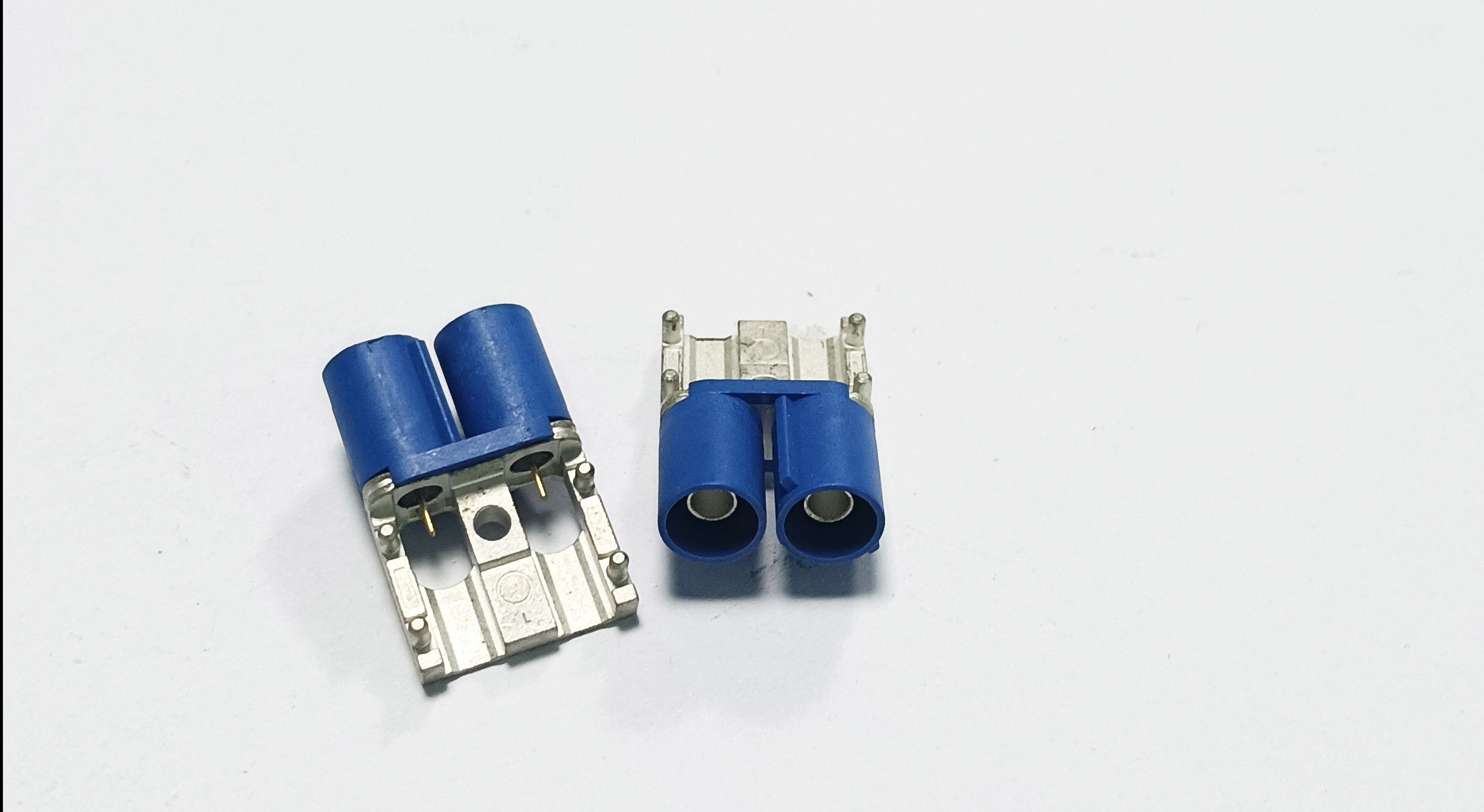 生產FAKRA連接器用什么機器？