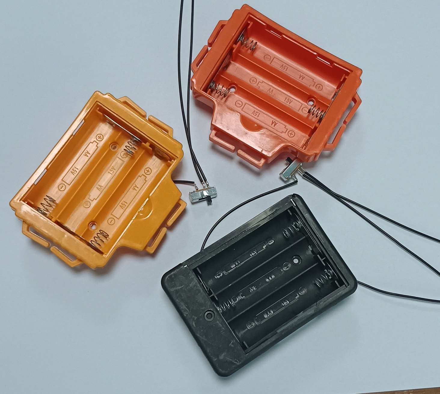 正負極電池片自動組裝設備的功能、工作原理及應用產品